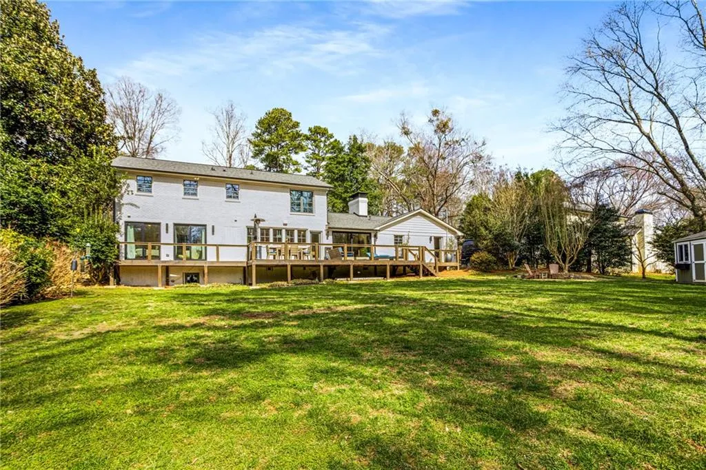935 Landmark Drive, Atlanta, Georgia 30342, 5 Bedrooms Bedrooms, ,3 BathroomsBathrooms,Residential,Sold,935 Landmark Drive,7179373