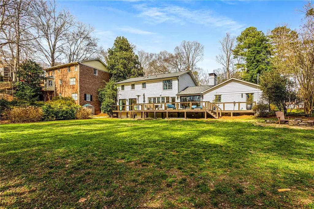 935 Landmark Drive, Atlanta, Georgia 30342, 5 Bedrooms Bedrooms, ,3 BathroomsBathrooms,Residential,Sold,935 Landmark Drive,7179373