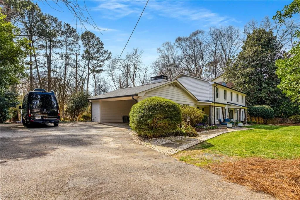 935 Landmark Drive, Atlanta, Georgia 30342, 5 Bedrooms Bedrooms, ,3 BathroomsBathrooms,Residential,Sold,935 Landmark Drive,7179373