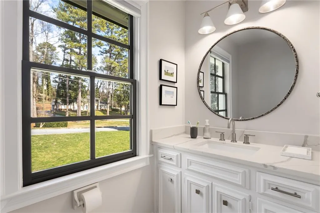 935 Landmark Drive, Atlanta, Georgia 30342, 5 Bedrooms Bedrooms, ,3 BathroomsBathrooms,Residential,Sold,935 Landmark Drive,7179373