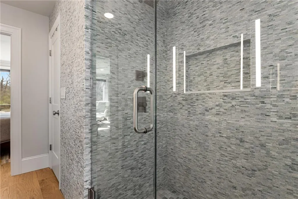 935 Landmark Drive, Atlanta, Georgia 30342, 5 Bedrooms Bedrooms, ,3 BathroomsBathrooms,Residential,Sold,935 Landmark Drive,7179373