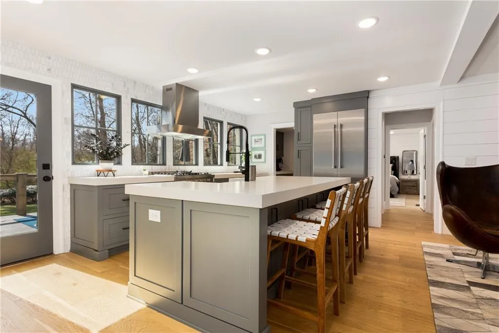 935 Landmark Drive, Atlanta, Georgia 30342, 5 Bedrooms Bedrooms, ,3 BathroomsBathrooms,Residential,Sold,935 Landmark Drive,7179373