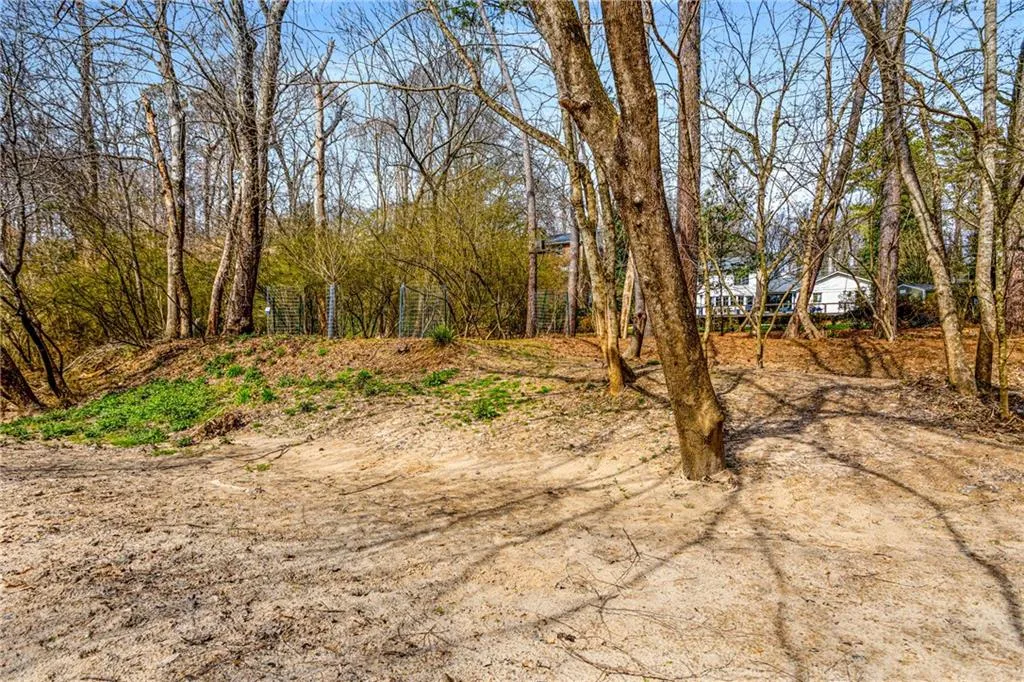 935 Landmark Drive, Atlanta, Georgia 30342, 5 Bedrooms Bedrooms, ,3 BathroomsBathrooms,Residential,Sold,935 Landmark Drive,7179373