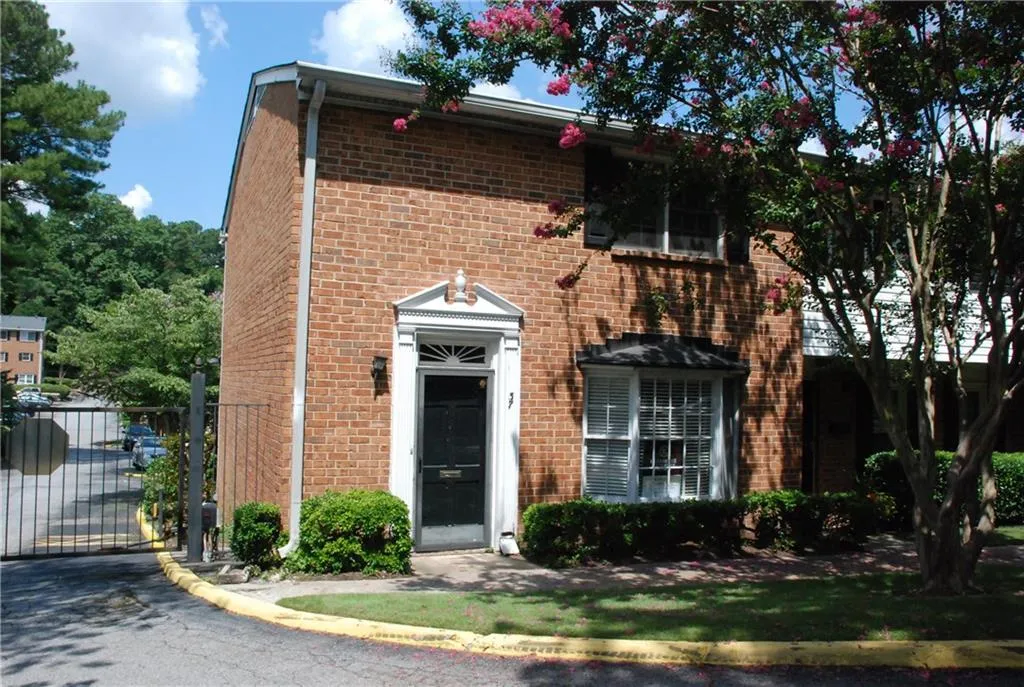 6520 Roswell Road Unit 37, Sandy Springs, Georgia 30328, 2 Bedrooms Bedrooms, ,1 BathroomBathrooms,Residential,Sold,6520 Roswell Road Unit 37,5883507