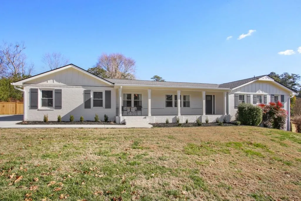 6065 Glenridge Drive, Sandy Springs, Georgia 30328, 4 Bedrooms Bedrooms, ,4 BathroomsBathrooms,Residential,Sold,6065 Glenridge Drive,6830701