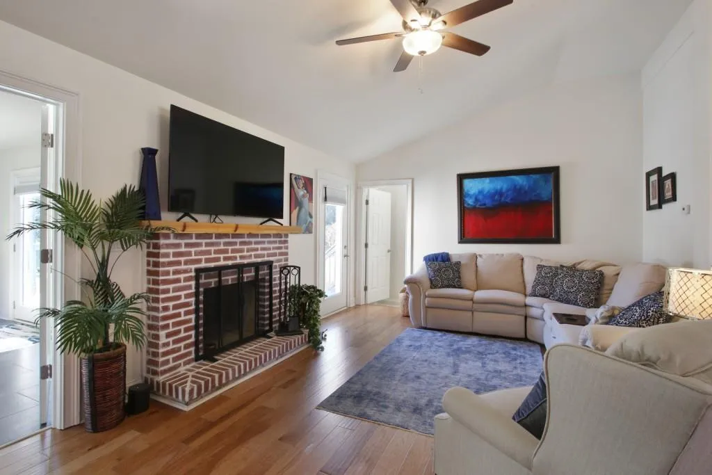 6065 Glenridge Drive, Sandy Springs, Georgia 30328, 4 Bedrooms Bedrooms, ,4 BathroomsBathrooms,Residential,Sold,6065 Glenridge Drive,6830701