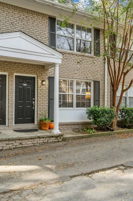 2232 Dunseath Avenue Nw Unit 302, Atlanta, Georgia 30318, 2 Bedrooms Bedrooms, ,1 BathroomBathrooms,Residential,Sold,2232 Dunseath Avenue Nw Unit 302,6088543