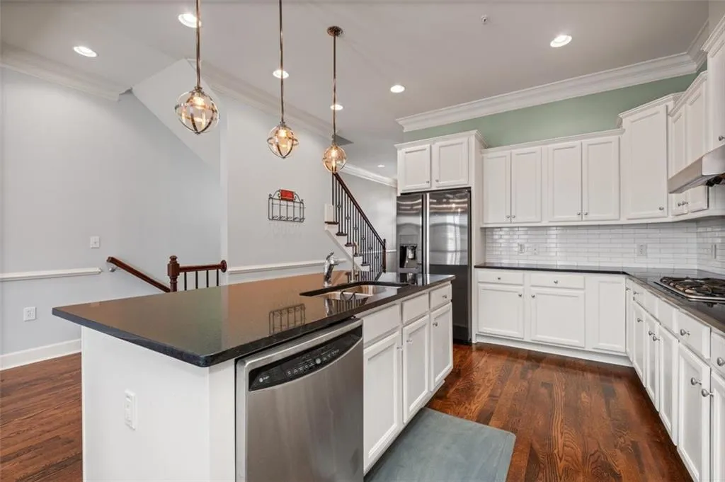 310 Riversgate Drive, Atlanta, Georgia 30518, 4 Bedrooms Bedrooms, ,4 BathroomsBathrooms,Residential,Sold,310 Riversgate Drive,7175101