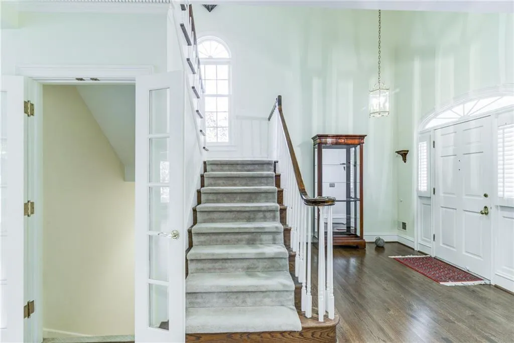 5718 Oak Landing Nw, Atlanta, Georgia 30327, 3 Bedrooms Bedrooms, ,2 BathroomsBathrooms,Residential,Sold,5718 Oak Landing Nw,5946723