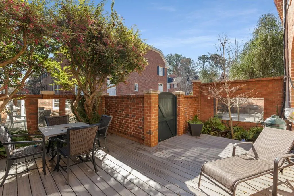 208 Jefferson Circle, Atlanta, Georgia 30328, 3 Bedrooms Bedrooms, ,2 BathroomsBathrooms,Residential,Sold,208 Jefferson Circle,7543114
