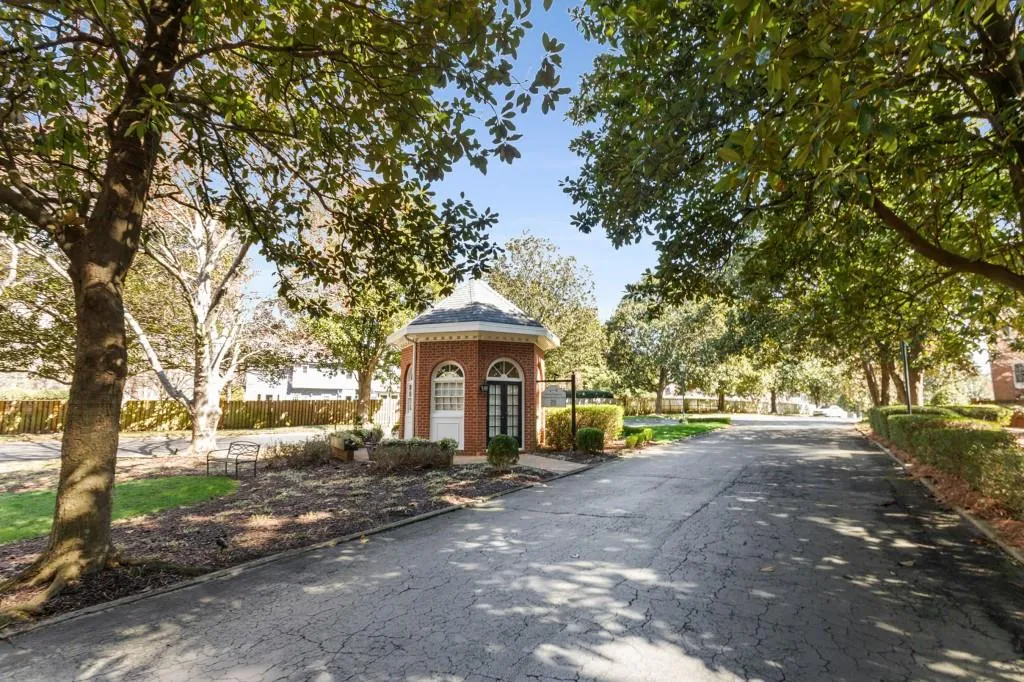 208 Jefferson Circle, Atlanta, Georgia 30328, 3 Bedrooms Bedrooms, ,2 BathroomsBathrooms,Residential,Sold,208 Jefferson Circle,7543114