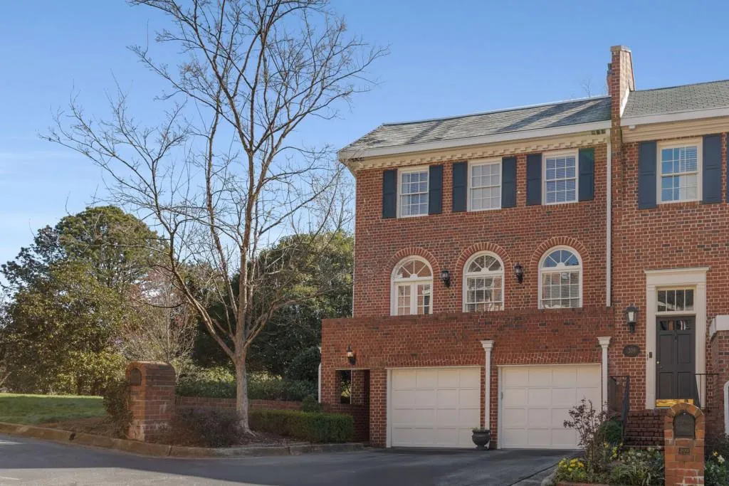 208 Jefferson Circle, Atlanta, Georgia 30328, 3 Bedrooms Bedrooms, ,2 BathroomsBathrooms,Residential,Sold,208 Jefferson Circle,7543114