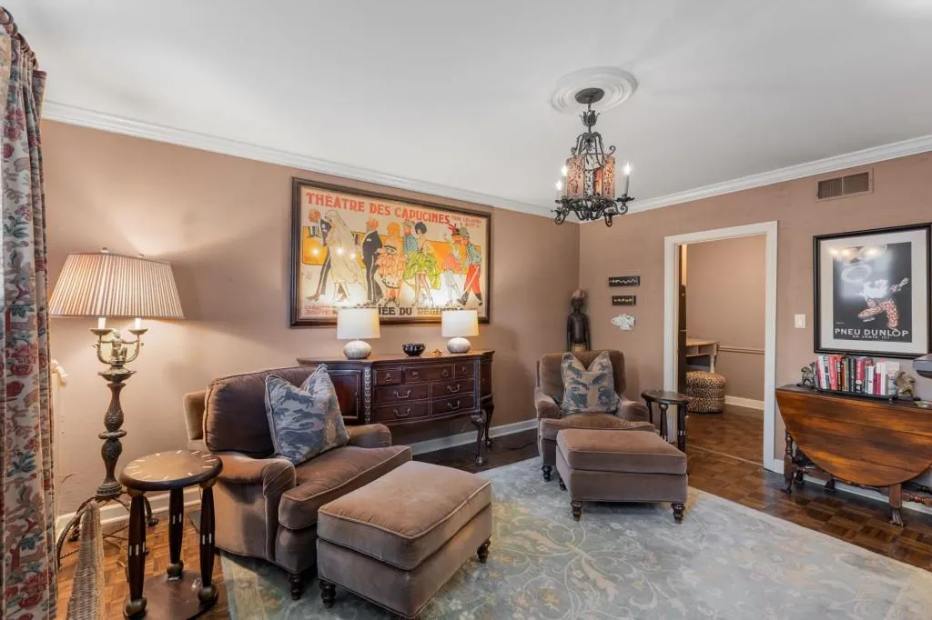 208 Jefferson Circle, Atlanta, Georgia 30328, 3 Bedrooms Bedrooms, ,2 BathroomsBathrooms,Residential,Sold,208 Jefferson Circle,7543114