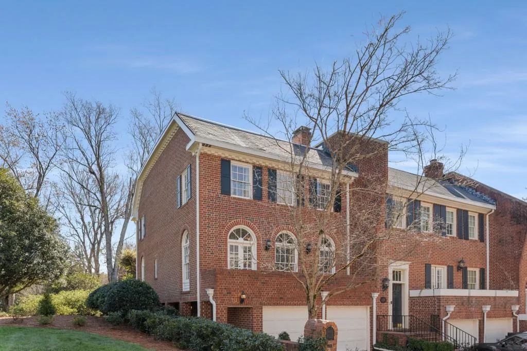 208 Jefferson Circle, Atlanta, Georgia 30328, 3 Bedrooms Bedrooms, ,2 BathroomsBathrooms,Residential,Sold,208 Jefferson Circle,7543114