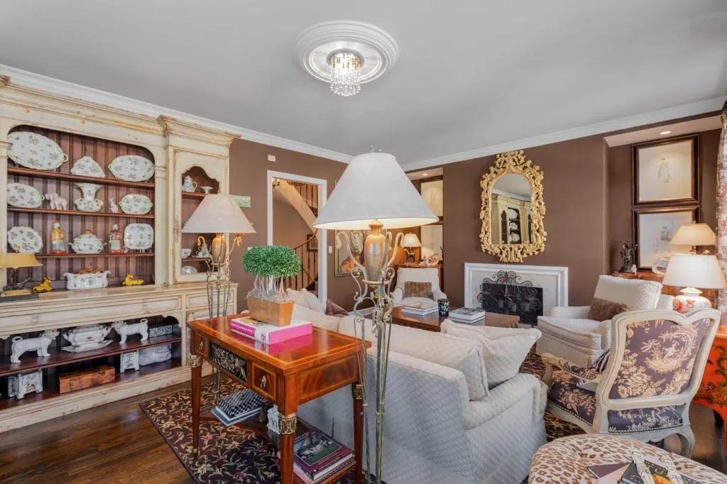 208 Jefferson Circle, Atlanta, Georgia 30328, 3 Bedrooms Bedrooms, ,2 BathroomsBathrooms,Residential,Sold,208 Jefferson Circle,7543114