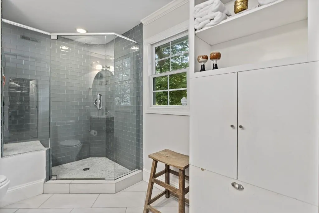 280 Seamarsh Court, Sandy Springs, Georgia 30328, 4 Bedrooms Bedrooms, ,3 BathroomsBathrooms,Residential,Sold,280 Seamarsh Court,6906980