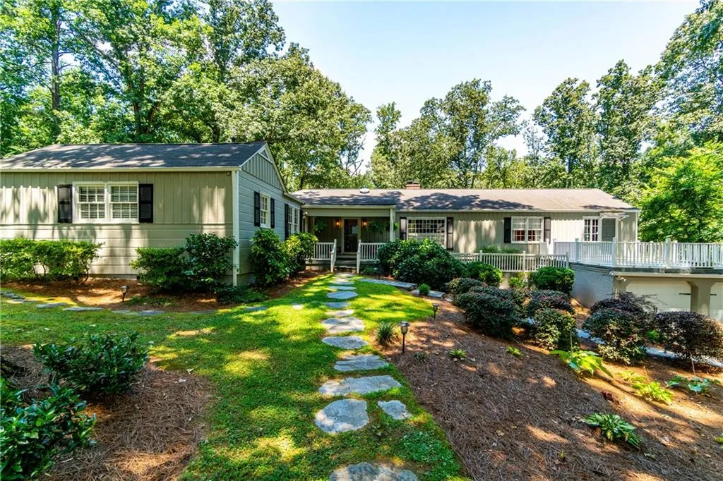 5752 Riverside Drive, Atlanta, Georgia 30327, 4 Bedrooms Bedrooms, ,3 BathroomsBathrooms,Residential,Sold,5752 Riverside Drive,6041894