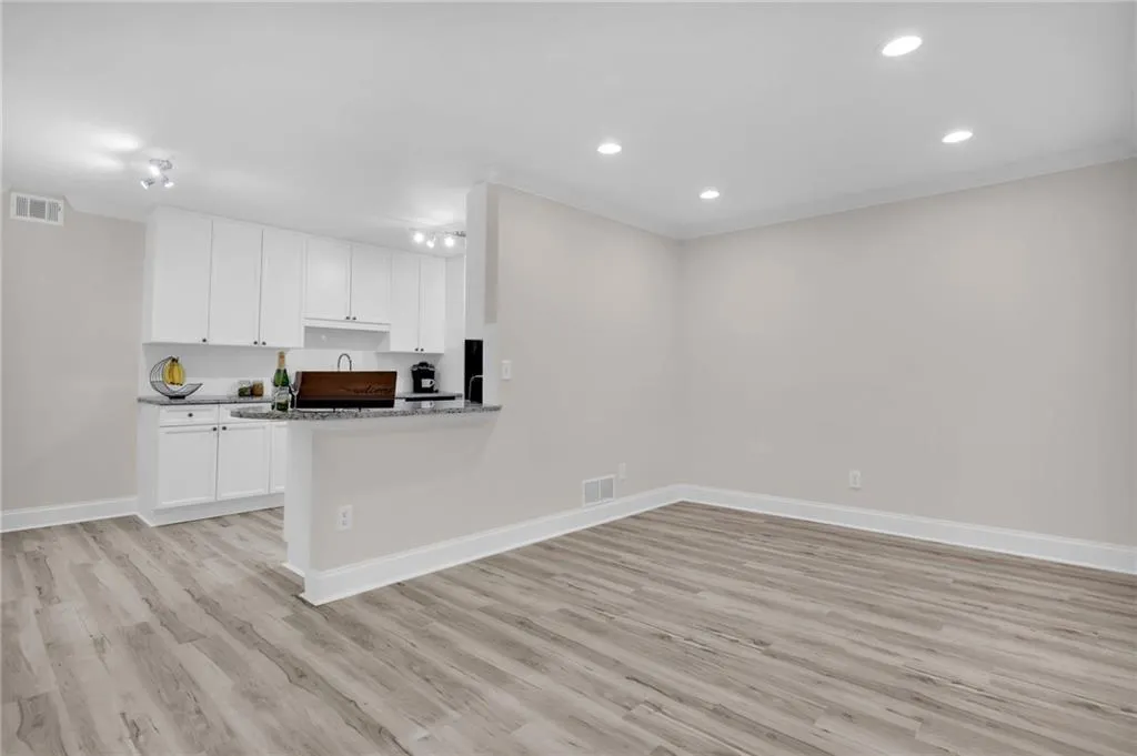 750 Dalrymple Road Unit J5, Sandy Springs, Georgia 30328, 2 Bedrooms Bedrooms, ,2 BathroomsBathrooms,Residential,Sold,750 Dalrymple Road Unit J5,7107473