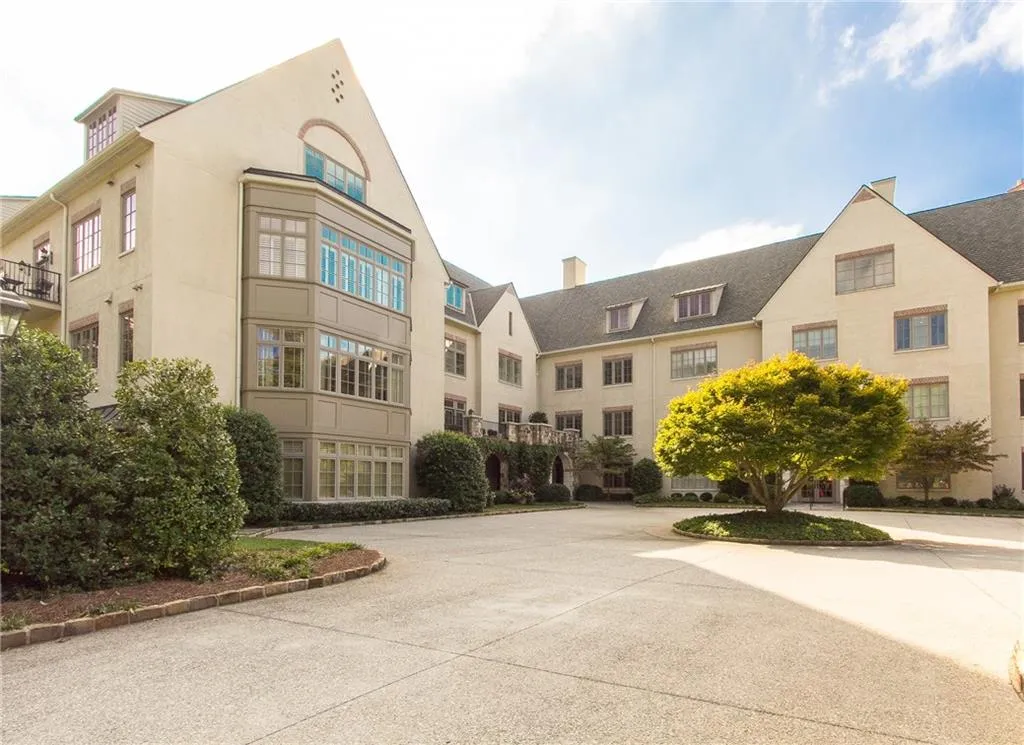 1 Brookhaven Drive Ne Unit 305, Brookhaven, Georgia 30319, 2 Bedrooms Bedrooms, ,3 BathroomsBathrooms,Residential,Sold,1 Brookhaven Drive Ne Unit 305,5777193