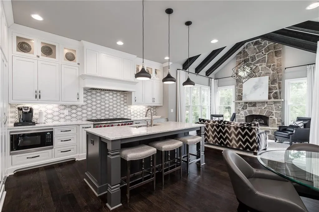 515 Belada Boulevard, Atlanta, Georgia 30342, 5 Bedrooms Bedrooms, ,4 BathroomsBathrooms,Residential,Sold,515 Belada Boulevard,6030191