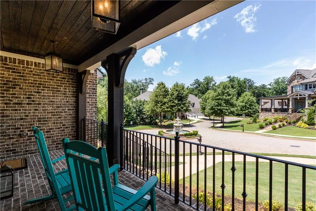 515 Belada Boulevard, Atlanta, Georgia 30342, 5 Bedrooms Bedrooms, ,4 BathroomsBathrooms,Residential,Sold,515 Belada Boulevard,6030191