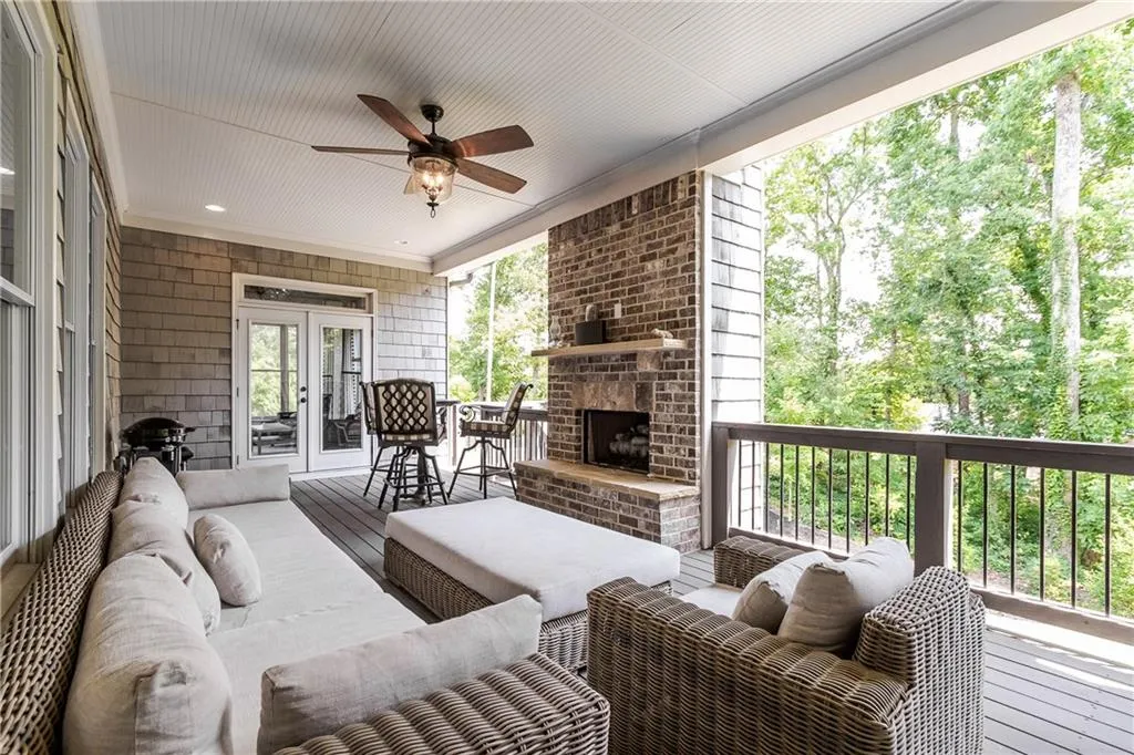 515 Belada Boulevard, Atlanta, Georgia 30342, 5 Bedrooms Bedrooms, ,4 BathroomsBathrooms,Residential,Sold,515 Belada Boulevard,6030191