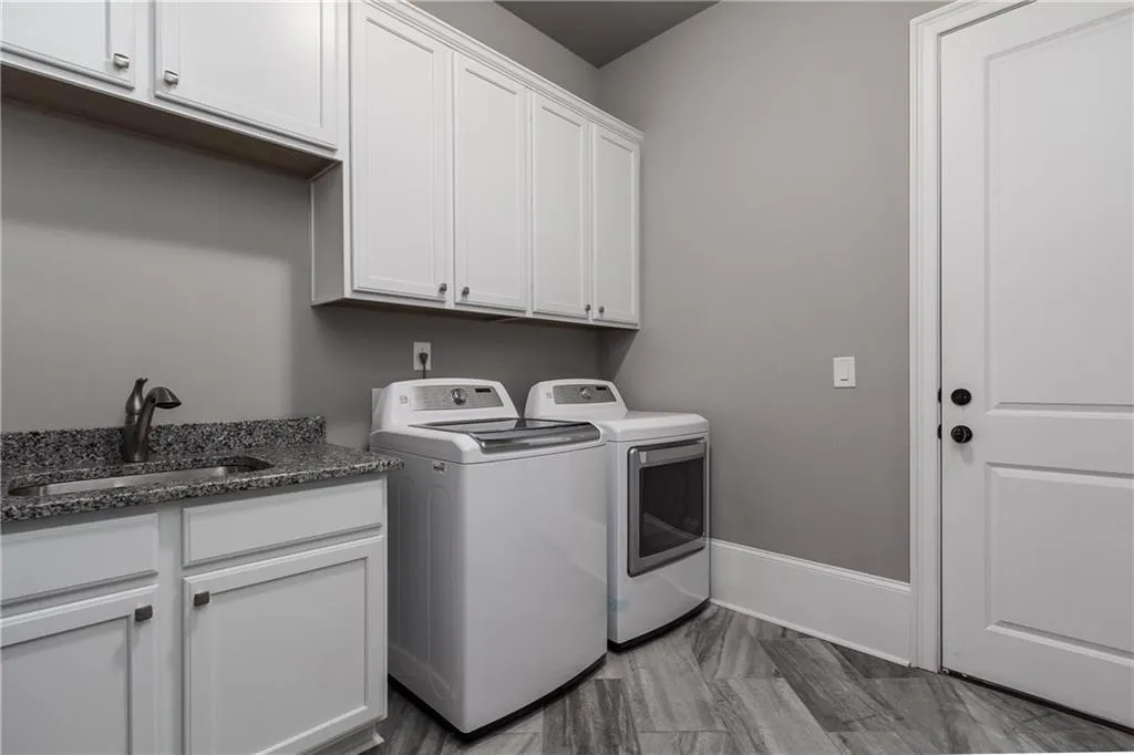 515 Belada Boulevard, Atlanta, Georgia 30342, 5 Bedrooms Bedrooms, ,4 BathroomsBathrooms,Residential,Sold,515 Belada Boulevard,6030191