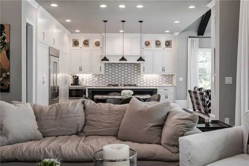 515 Belada Boulevard, Atlanta, Georgia 30342, 5 Bedrooms Bedrooms, ,4 BathroomsBathrooms,Residential,Sold,515 Belada Boulevard,6030191