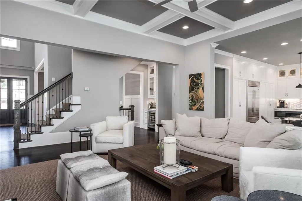 515 Belada Boulevard, Atlanta, Georgia 30342, 5 Bedrooms Bedrooms, ,4 BathroomsBathrooms,Residential,Sold,515 Belada Boulevard,6030191
