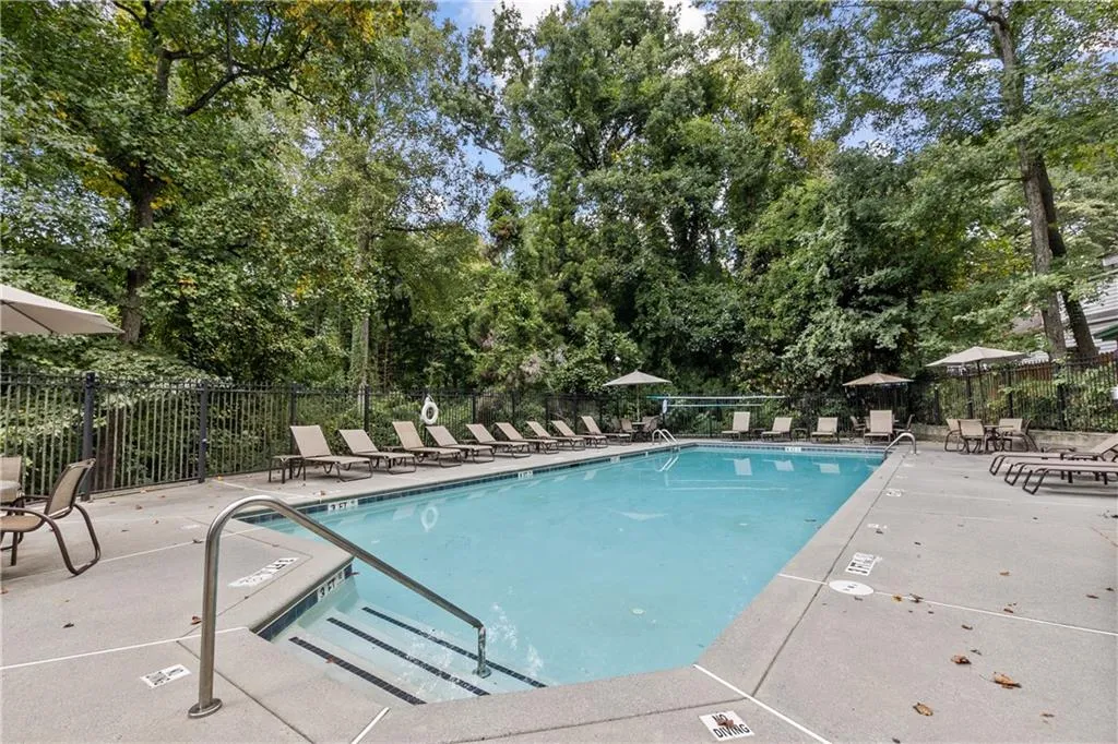 3235 Roswell Road Ne Unit 409, Atlanta, Georgia 30305, 2 Bedrooms Bedrooms, 0 ,2 BathroomsBathrooms,Residential,For Sale,3235 Roswell Road Ne Unit 409,7739484