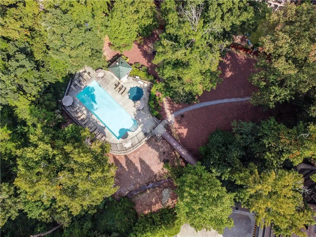 3235 Roswell Road Ne Unit 409, Atlanta, Georgia 30305, 2 Bedrooms Bedrooms, 0 ,2 BathroomsBathrooms,Residential,For Sale,3235 Roswell Road Ne Unit 409,7739484
