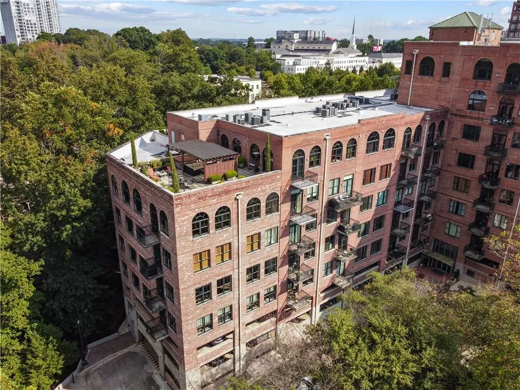 3235 Roswell Road Ne Unit 409, Atlanta, Georgia 30305, 2 Bedrooms Bedrooms, 0 ,2 BathroomsBathrooms,Residential,For Sale,3235 Roswell Road Ne Unit 409,7739484