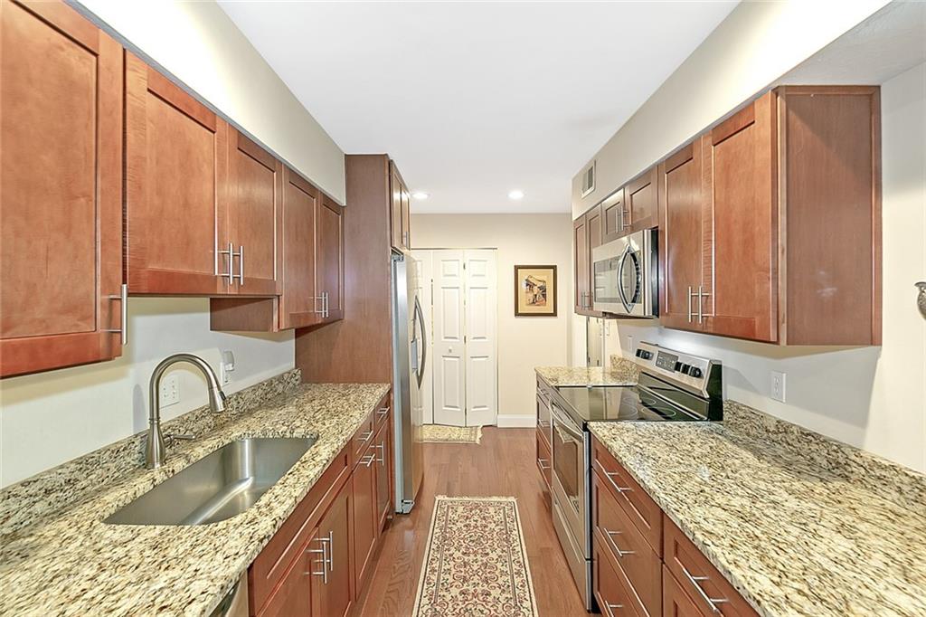 725 Dalrymple Road Unit 7F, Sandy Springs, Georgia 30328, 2 Bedrooms Bedrooms, ,2 BathroomsBathrooms,Residential,Sold,725 Dalrymple Road Unit 7F,7303104