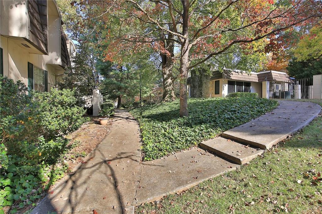 725 Dalrymple Road Unit 7F, Sandy Springs, Georgia 30328, 2 Bedrooms Bedrooms, ,2 BathroomsBathrooms,Residential,Sold,725 Dalrymple Road Unit 7F,7303104