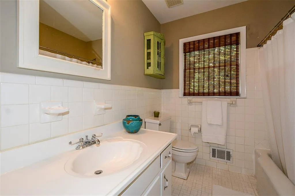 6586 Wright Road, Atlanta, Georgia 30328, 4 Bedrooms Bedrooms, ,2 BathroomsBathrooms,Residential,Sold,6586 Wright Road,5851425