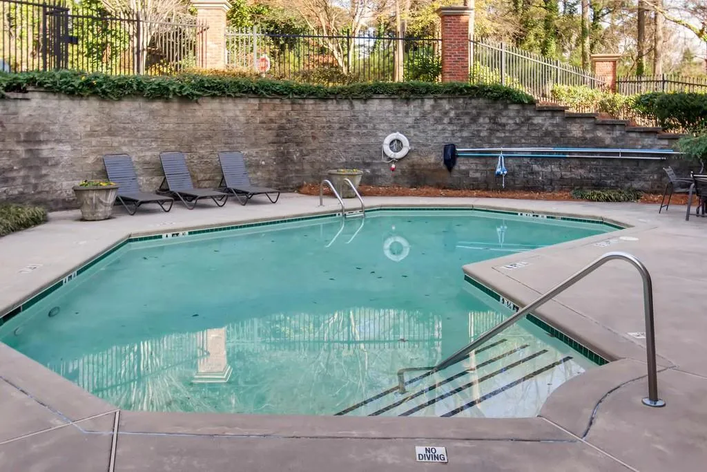 5559 Glenridge Drive Unit 1401, Atlanta, Georgia 30342, 2 Bedrooms Bedrooms, ,1 BathroomBathrooms,Residential,Sold,5559 Glenridge Drive Unit 1401,6502177