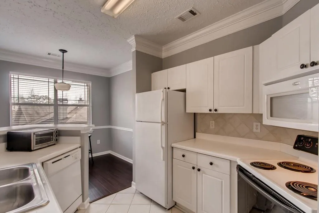 5559 Glenridge Drive Unit 1401, Atlanta, Georgia 30342, 2 Bedrooms Bedrooms, ,1 BathroomBathrooms,Residential,Sold,5559 Glenridge Drive Unit 1401,6502177
