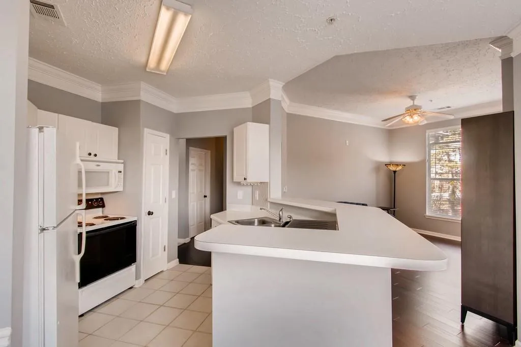 5559 Glenridge Drive Unit 1401, Atlanta, Georgia 30342, 2 Bedrooms Bedrooms, ,1 BathroomBathrooms,Residential,Sold,5559 Glenridge Drive Unit 1401,6502177