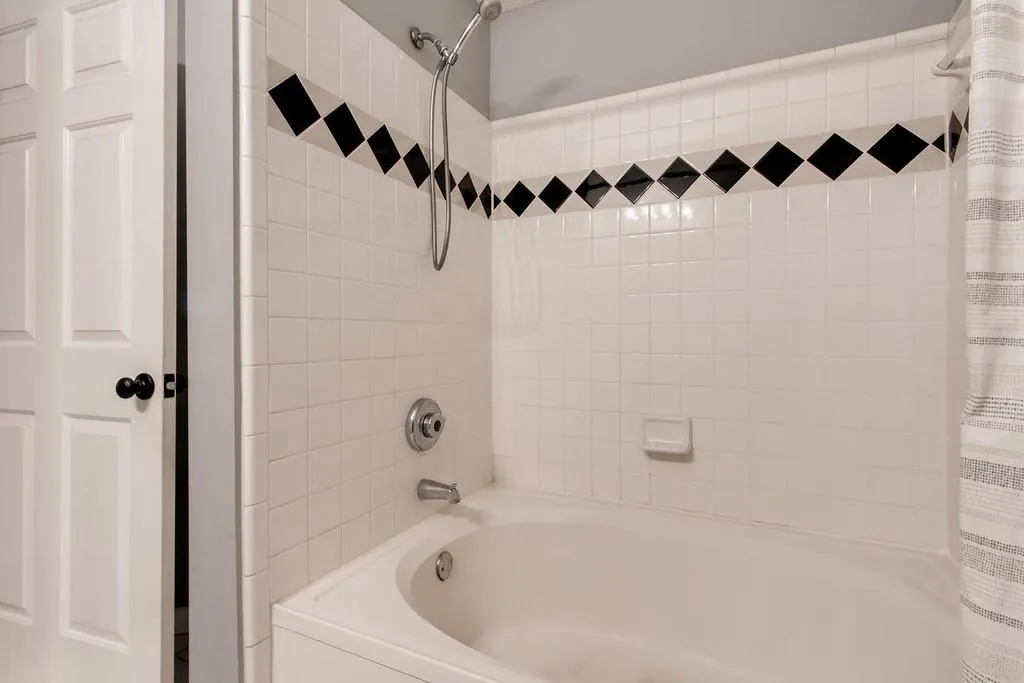 5559 Glenridge Drive Unit 1401, Atlanta, Georgia 30342, 2 Bedrooms Bedrooms, ,1 BathroomBathrooms,Residential,Sold,5559 Glenridge Drive Unit 1401,6502177