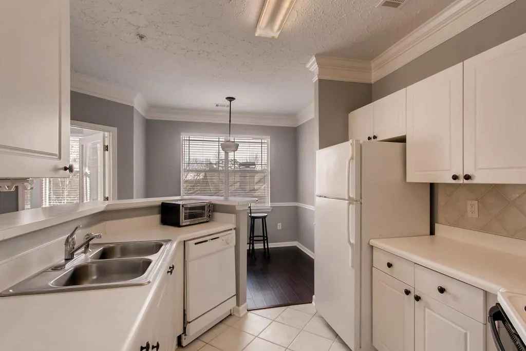 5559 Glenridge Drive Unit 1401, Atlanta, Georgia 30342, 2 Bedrooms Bedrooms, ,1 BathroomBathrooms,Residential,Sold,5559 Glenridge Drive Unit 1401,6502177