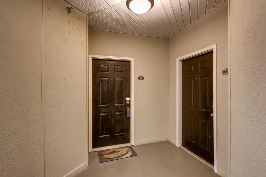 5559 Glenridge Drive Unit 1401, Atlanta, Georgia 30342, 2 Bedrooms Bedrooms, ,1 BathroomBathrooms,Residential,Sold,5559 Glenridge Drive Unit 1401,6502177