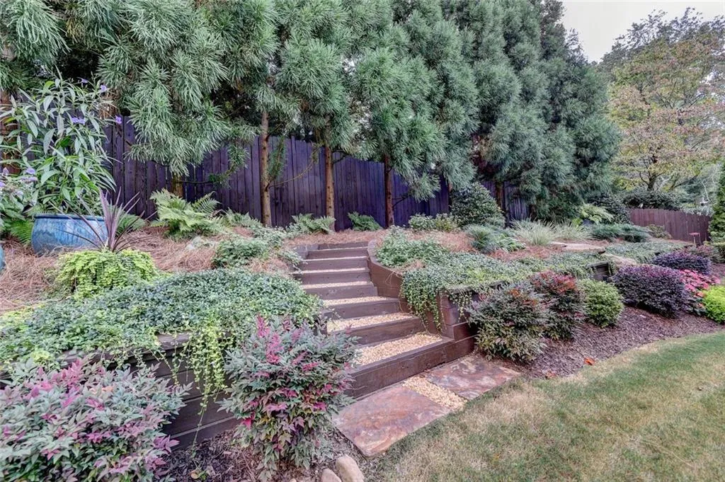 735 Glenridge Close Drive Ne, Atlanta, Georgia 30328, 4 Bedrooms Bedrooms, ,2 BathroomsBathrooms,Residential,For Sale,735 Glenridge Close Drive Ne,7648669