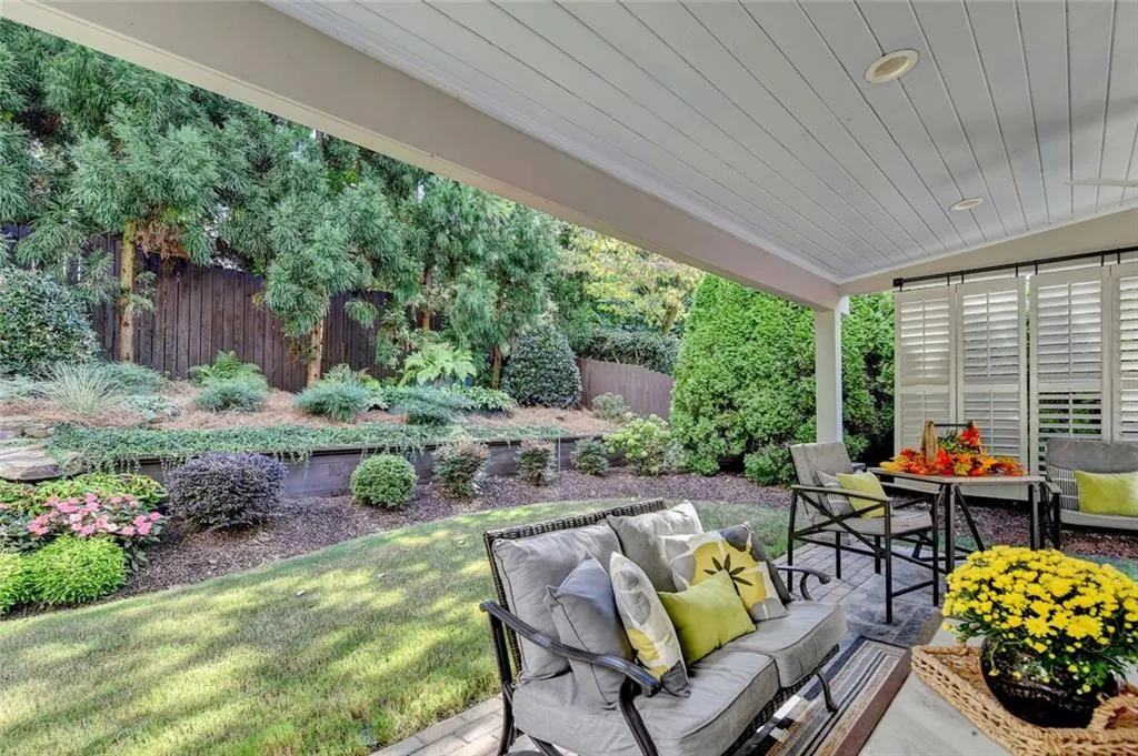 735 Glenridge Close Drive Ne, Atlanta, Georgia 30328, 4 Bedrooms Bedrooms, ,2 BathroomsBathrooms,Residential,For Sale,735 Glenridge Close Drive Ne,7648669