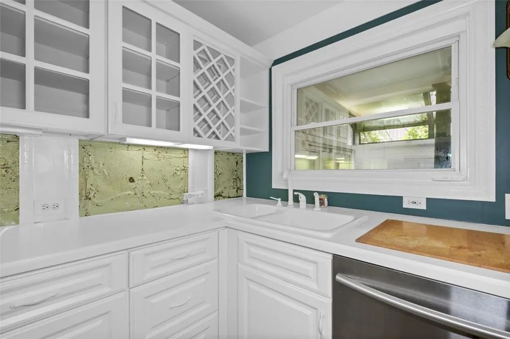 5400 Roswell Road Unit D4, Sandy Springs, Georgia 30342, 3 Bedrooms Bedrooms, ,2 BathroomsBathrooms,Residential,Sold,5400 Roswell Road Unit D4,7274206