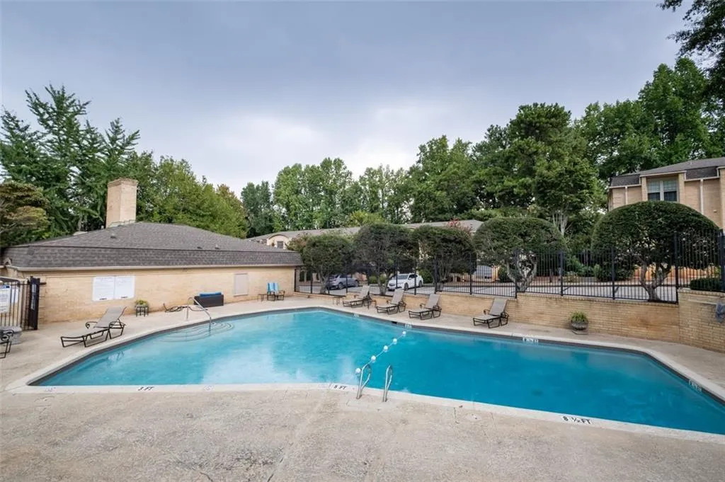5400 Roswell Road Unit D4, Sandy Springs, Georgia 30342, 3 Bedrooms Bedrooms, ,2 BathroomsBathrooms,Residential,Sold,5400 Roswell Road Unit D4,7274206