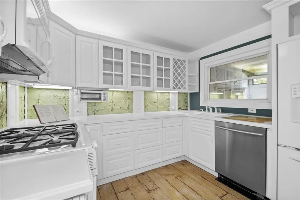 5400 Roswell Road Unit D4, Sandy Springs, Georgia 30342, 3 Bedrooms Bedrooms, ,2 BathroomsBathrooms,Residential,Sold,5400 Roswell Road Unit D4,7274206