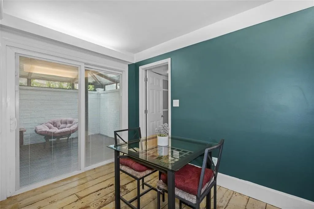 5400 Roswell Road Unit D4, Sandy Springs, Georgia 30342, 3 Bedrooms Bedrooms, ,2 BathroomsBathrooms,Residential,Sold,5400 Roswell Road Unit D4,7274206