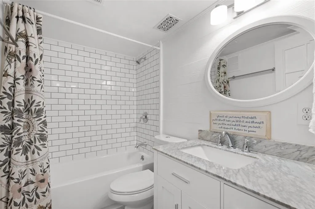 5400 Roswell Road Unit D4, Sandy Springs, Georgia 30342, 3 Bedrooms Bedrooms, ,2 BathroomsBathrooms,Residential,Sold,5400 Roswell Road Unit D4,7274206