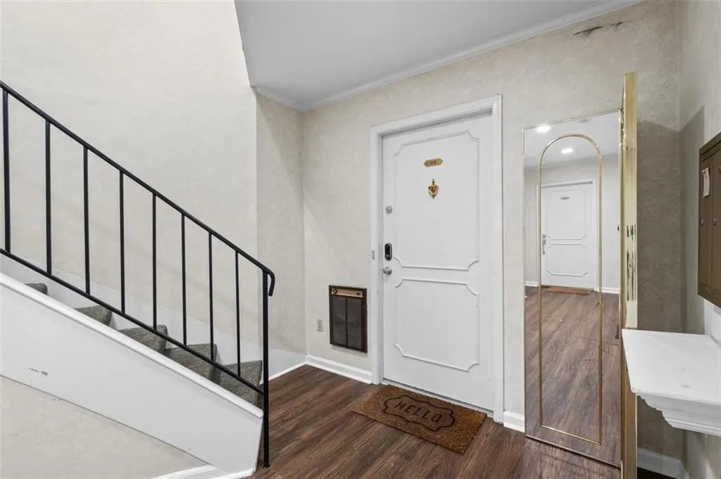 5400 Roswell Road Unit D4, Sandy Springs, Georgia 30342, 3 Bedrooms Bedrooms, ,2 BathroomsBathrooms,Residential,Sold,5400 Roswell Road Unit D4,7274206