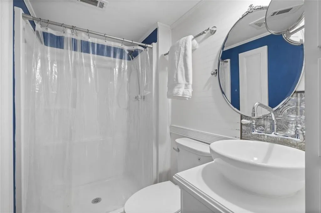 5400 Roswell Road Unit D4, Sandy Springs, Georgia 30342, 3 Bedrooms Bedrooms, ,2 BathroomsBathrooms,Residential,Sold,5400 Roswell Road Unit D4,7274206